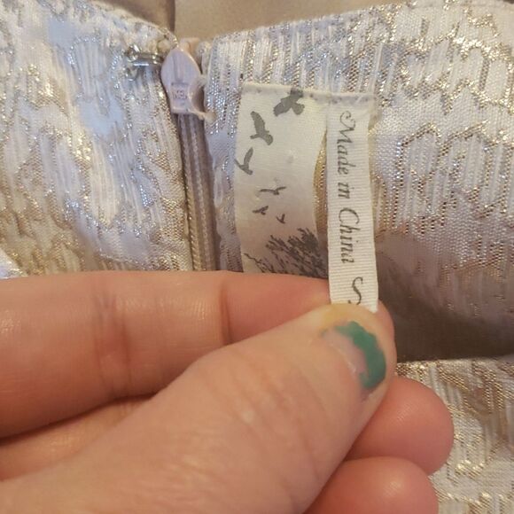 Francesca's Collection Gold and‎ Cream Special Occasion Dress Size Small - Picture 4 of 5